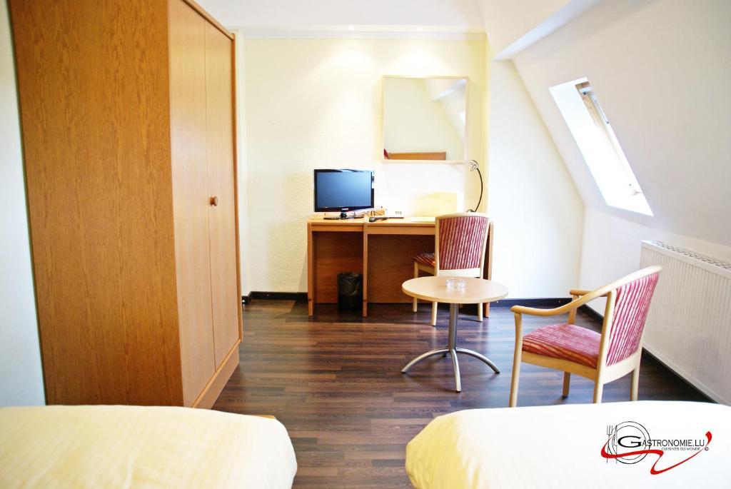 Logis Hotel Acacia Еш-сюр-Альзетт Номер фото